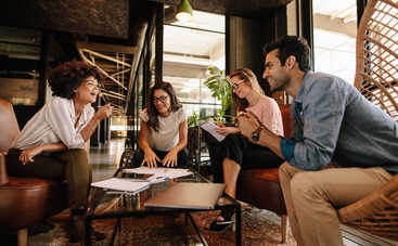 Дружба с шефом: преимущества и последствия