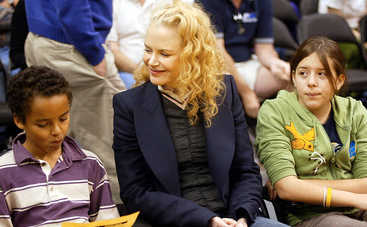 Звездные мамы, которые воспитали приемных детей