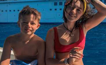 22-летняя приемная дочь Потапа показала новую татуировку