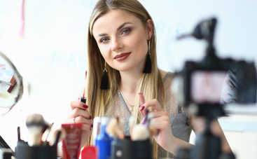 Вы визажист: как начать зарабатывать деньги на макияже?