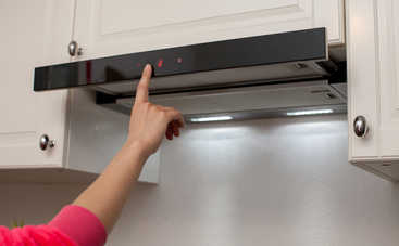 Как быстро очистить вытяжку от жира и копоти