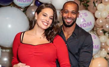 Беременная Эшли Грэм рассекретила пол ребенка