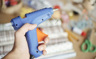 Лайфхаки с горячим клеем: бытовые хитрости