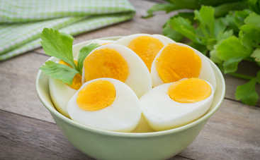 Как чистить яйца от скорлупы, чтобы они не крошились