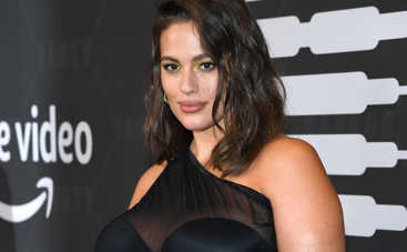 Эшли Грэм подсказала беременным женщинам, как смириться с появлением растяжек