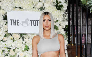 Быть блондинками им не идет: звездные мамы, которым лучше оставаться брюнетками