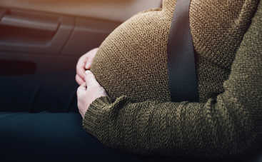 Беременная британка родила девочку в автомобильной пробке