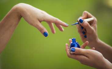 5 трендовых цветов в маникюре зимы-2020 года