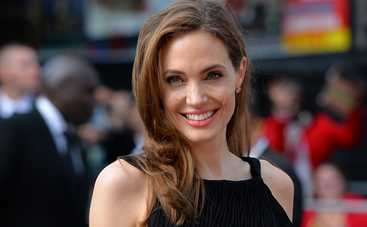 Семейный шоппинг: Анджелина Джоли вышла в свет вместе с детьми