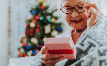 5 идей подарков на Новый год для бабушек и дедушек