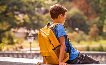 Как защитить спину школьника от сколиоза: лучшие упражнения