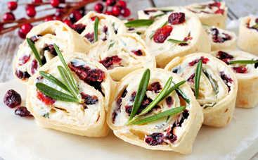 Закуска родом из 90-х: шикарный рулет из того, что всегда есть в холодильнике