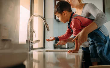 7 вещей, которые нельзя смывать в раковину