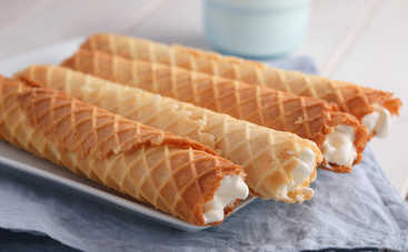 Сладость из детства: рецепт хрустящих вафельных трубочек