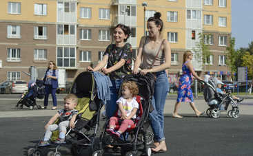 5 вещей, о которых мамы врут друг другу на детских площадках