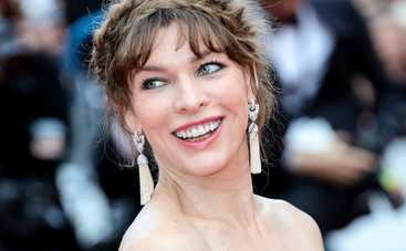 Милла Йовович родила третьего ребенка: в Сети показали счастливую семью