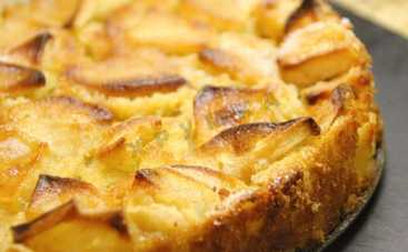 Что приготовить на завтрак школьнику: яблочная шарлотка на кефире