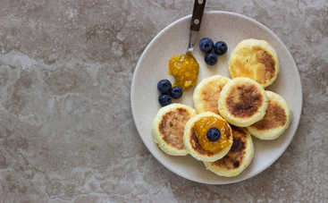 Что приготовить школьнику на завтрак: классические сырники