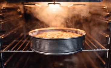 Что приготовить школьнику на завтрак: пирог с орехами и яблоками