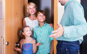 7 правил поведения в гостях, которым надо обязательно научить малыша