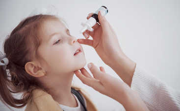 Доктор Комаровский рассказал, как часто можно закапывать ребенку в нос солевой раствор