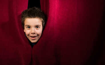 3 признака, что у ребенка есть способности к выступлениям на сцене