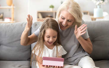 Что подарить девочке на 8 Марта: 7 оригинальных идей