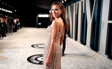 5 звезд, которые выходили замуж беременными