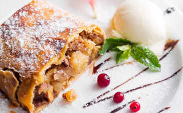 Что приготовить школьнику на завтрак: яблочный штрудель