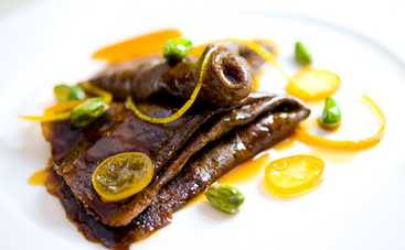 Что приготовить школьнику на завтрак: шоколадные блины на молоке