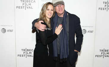 5 зарубежных звездных пар, которые стали родителями в 2020 году