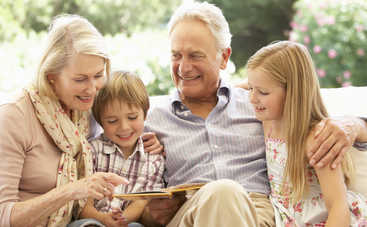 Этикет для бабушек и дедушек: 7 вещей, которые нельзя делать ни в коем случае