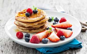 Что приготовить школьнику на завтрак: фруктовые оладьи