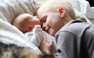 Как избежать ревности старшего ребенка к младшему - 6 лайфхаков