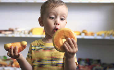 5 вредных продуктов, которыми мы регулярно кормим детей