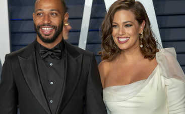 Эшли Грэм показала двухмесячного сына