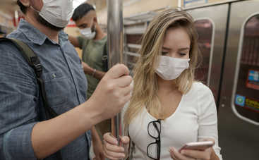 Руками не трогать: как не подхватить инфекцию в транспорте