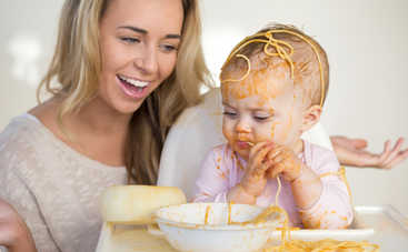 5 глупых мыслей, которые время от времени посещают каждую маму