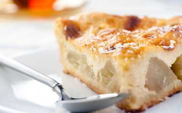 Что приготовить ребенку на завтрак: творожная запеканка с бананом и изюмом