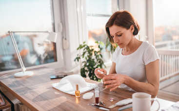 Салоны на карантине: как снять гель-лак в домашних условиях