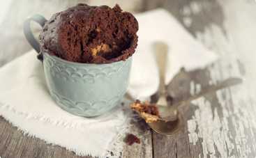 Что приготовить школьнику на завтрак: быстрый рецепт кекса в микроволновке