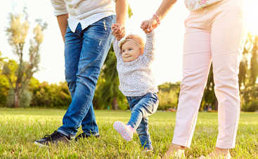 Как одеть ребенка весной: советы родителям