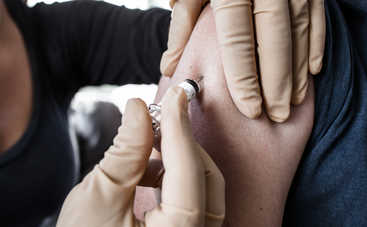 Названа прививка, которая спасает от коронавируса