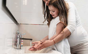 5 вещей, которых нельзя касаться в общественных местах