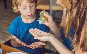 Дерматолог рассказала, как пользоваться антисептиком, чтобы не навредить коже