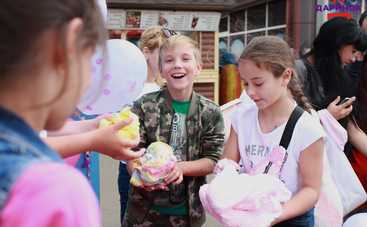 Делаем слайм с детьми дома: что для этого нужно