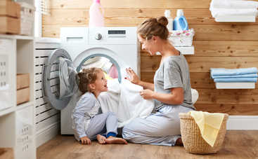 Как правильно стирать детские вещи: 5 законов