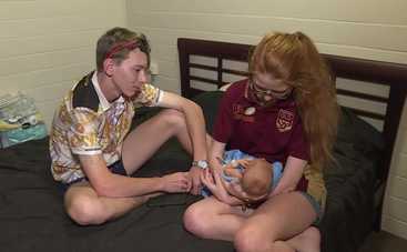 Девушка не догадывалась о беременности, а затем родила малыша в ванной