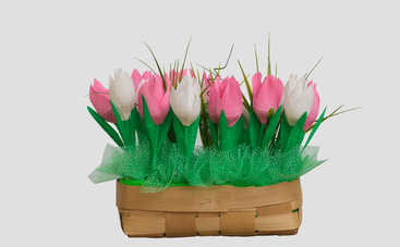 День матери 2020: делаем тюльпаны из гофробумаги и конфет