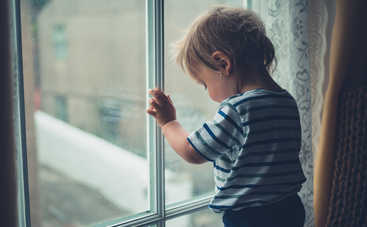 4-летний ребенок выпал из окна многоэтажки